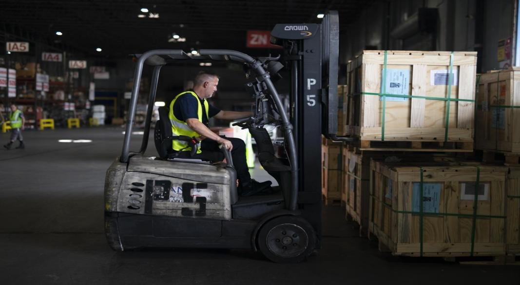 LATAM Cargo Deploys VR Training at Miami Hub